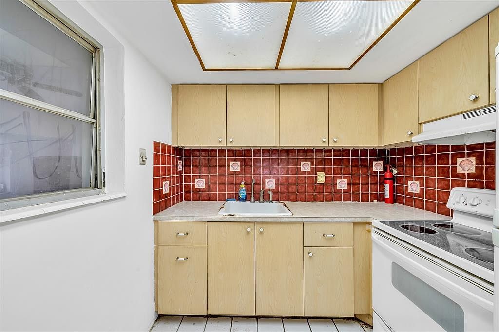 5811 NE 1st Ter Fort Lauderdale, FL 33334  | Single Family