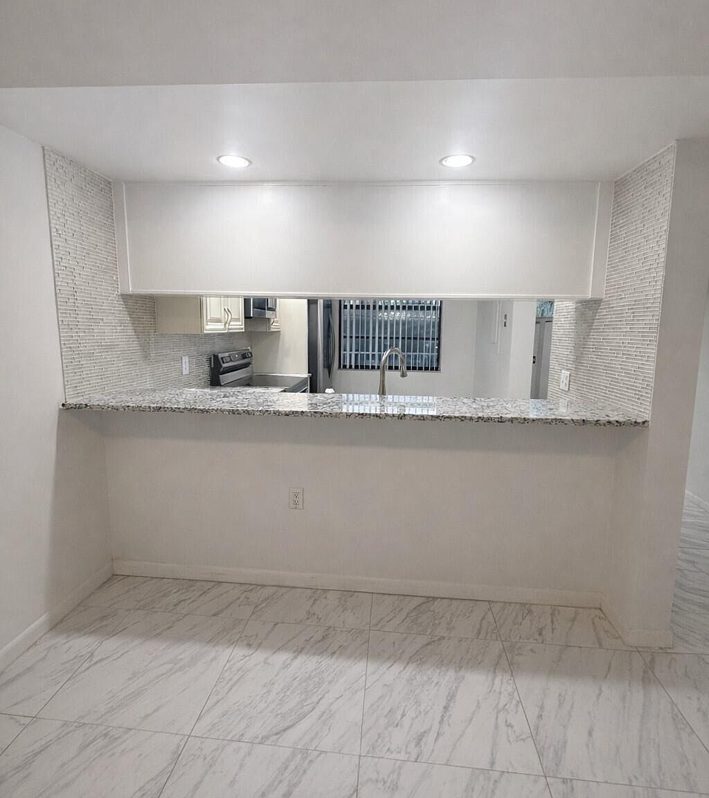 3826 Whitehall Dr APT 305 West Palm Beach, FL 33401  | Condominium