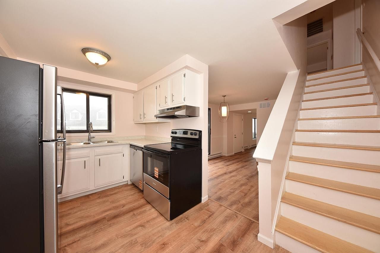 8673 N 73rd St Milwaukee, WI 53223  | Condominium