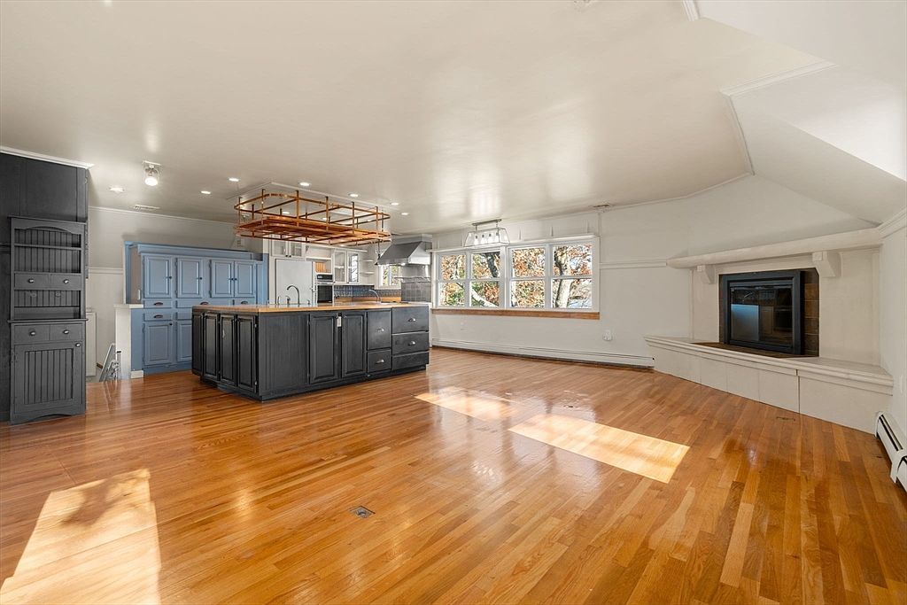 553 Monponsett St Halifax, MA 02338  | Single Family