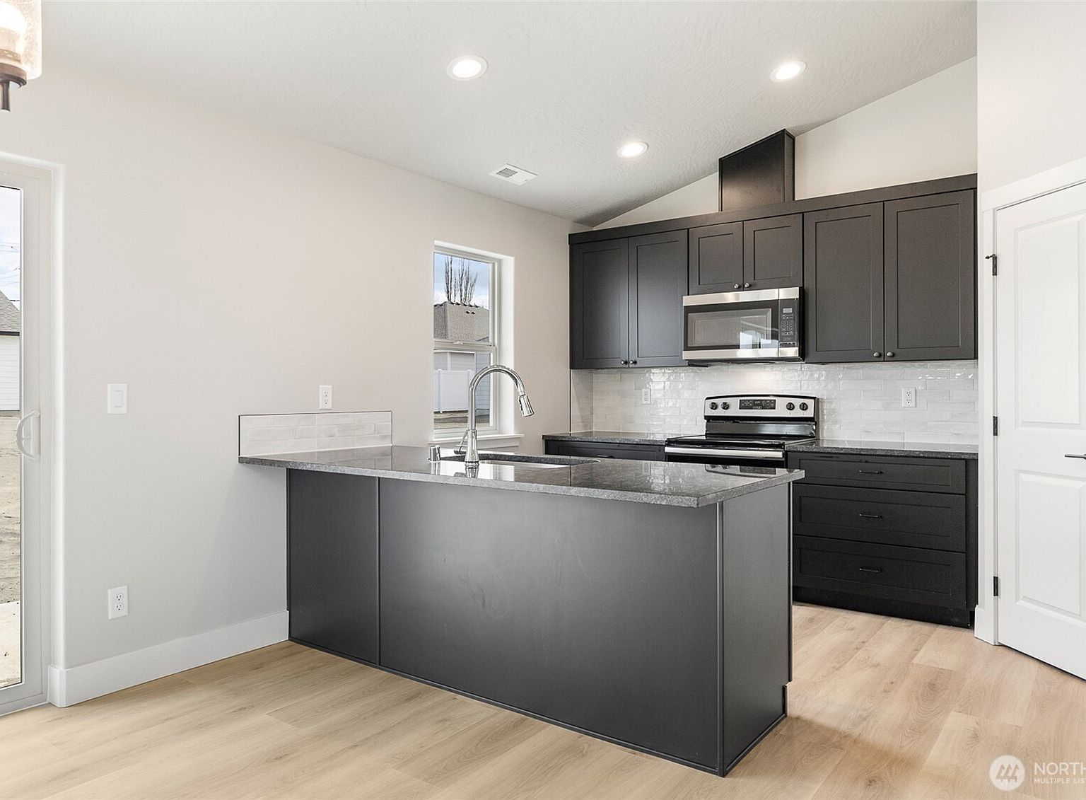 215 Lessor Loop Moses Lake, WA 98837  | Single Family