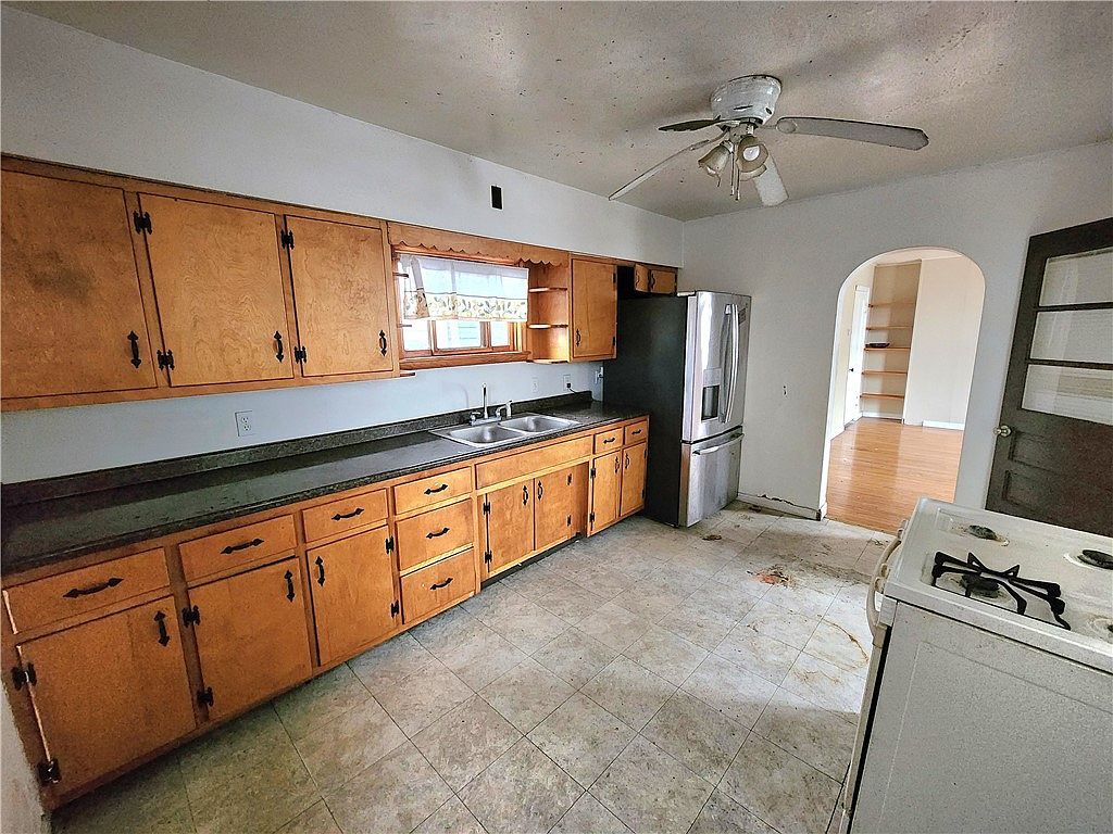 26 W Terrace Ave New Castle, PA 16102  | Single Family