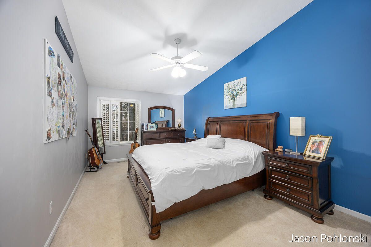 4916 Castle Hill Ct NE Rockford, MI 49341  | Condominium