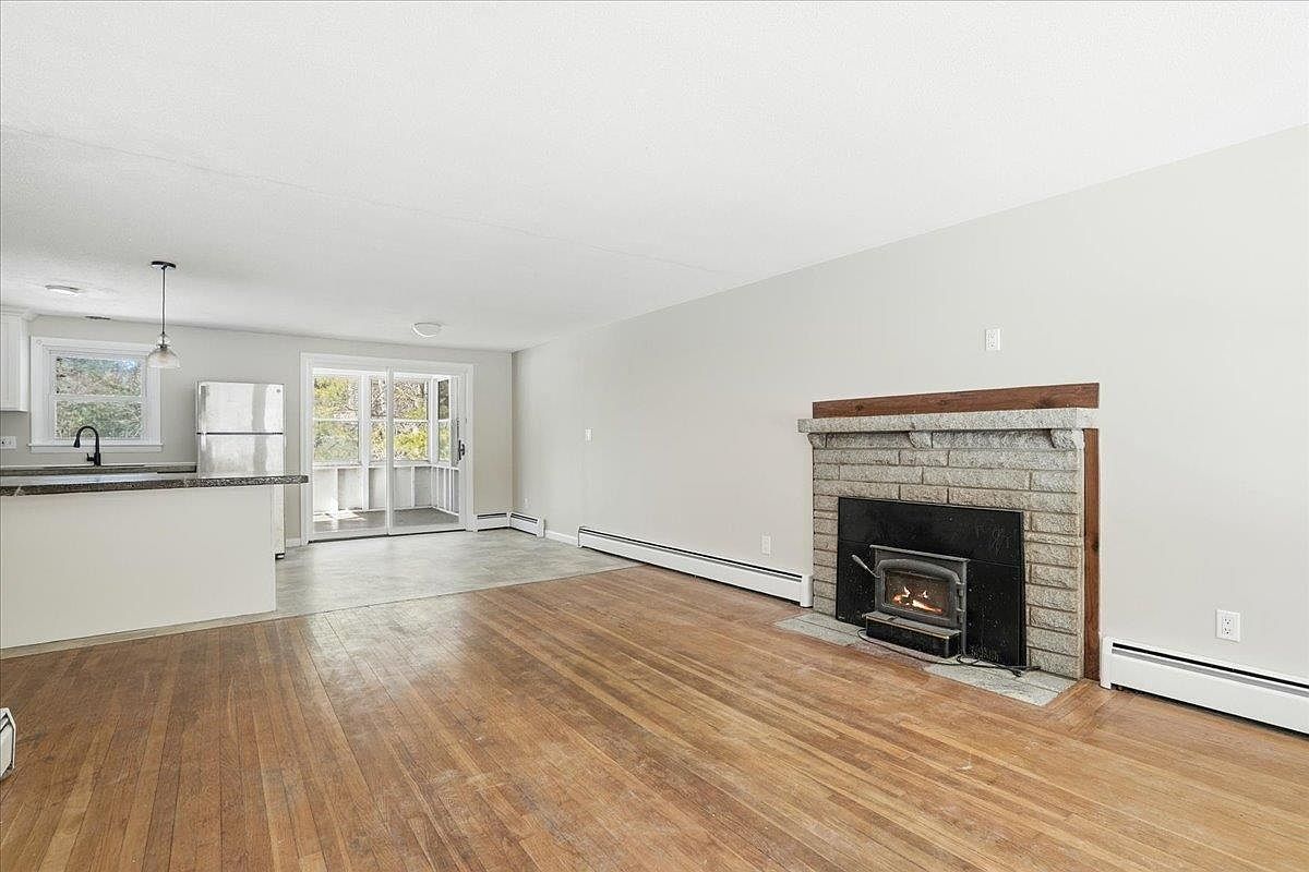 6 Hemlock Dr Pelham, NH 03076  | Single Family