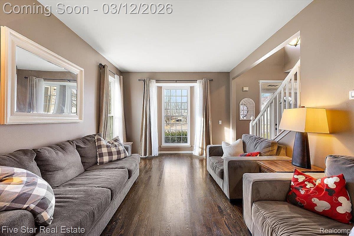 1047 Saddle Dr South Lyon, MI 48178 | Single Family