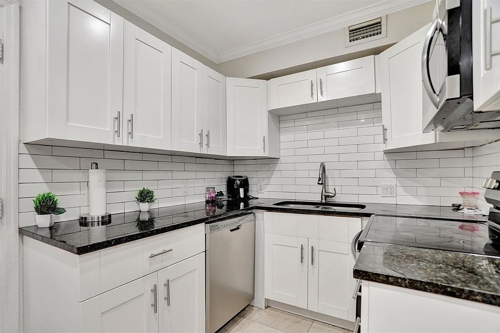 5332 NE 15th Ave Pompano Beach, FL 33064  | Single Family