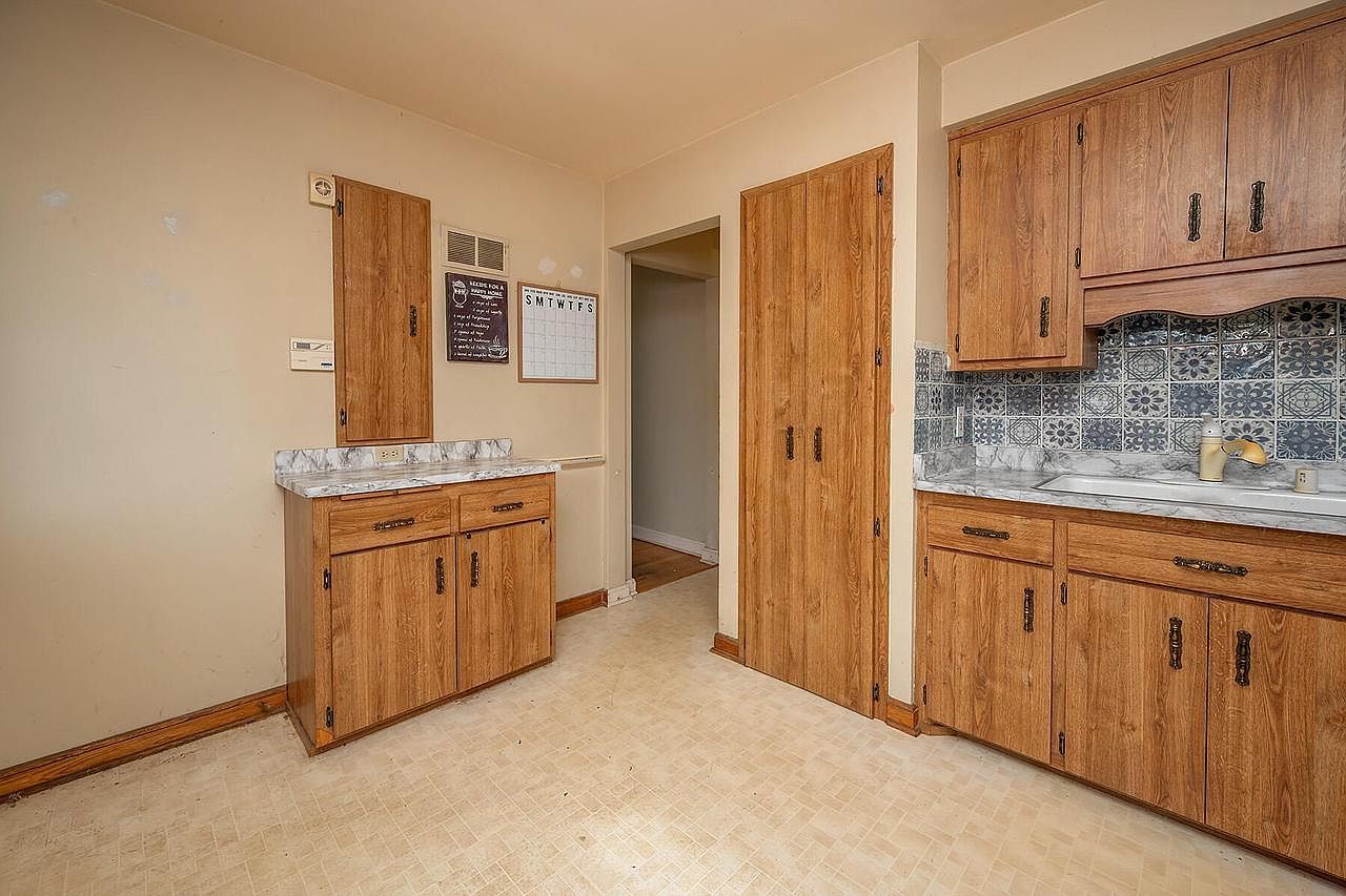 4462 S Lake Dr Cudahy, WI 53110  | Single Family