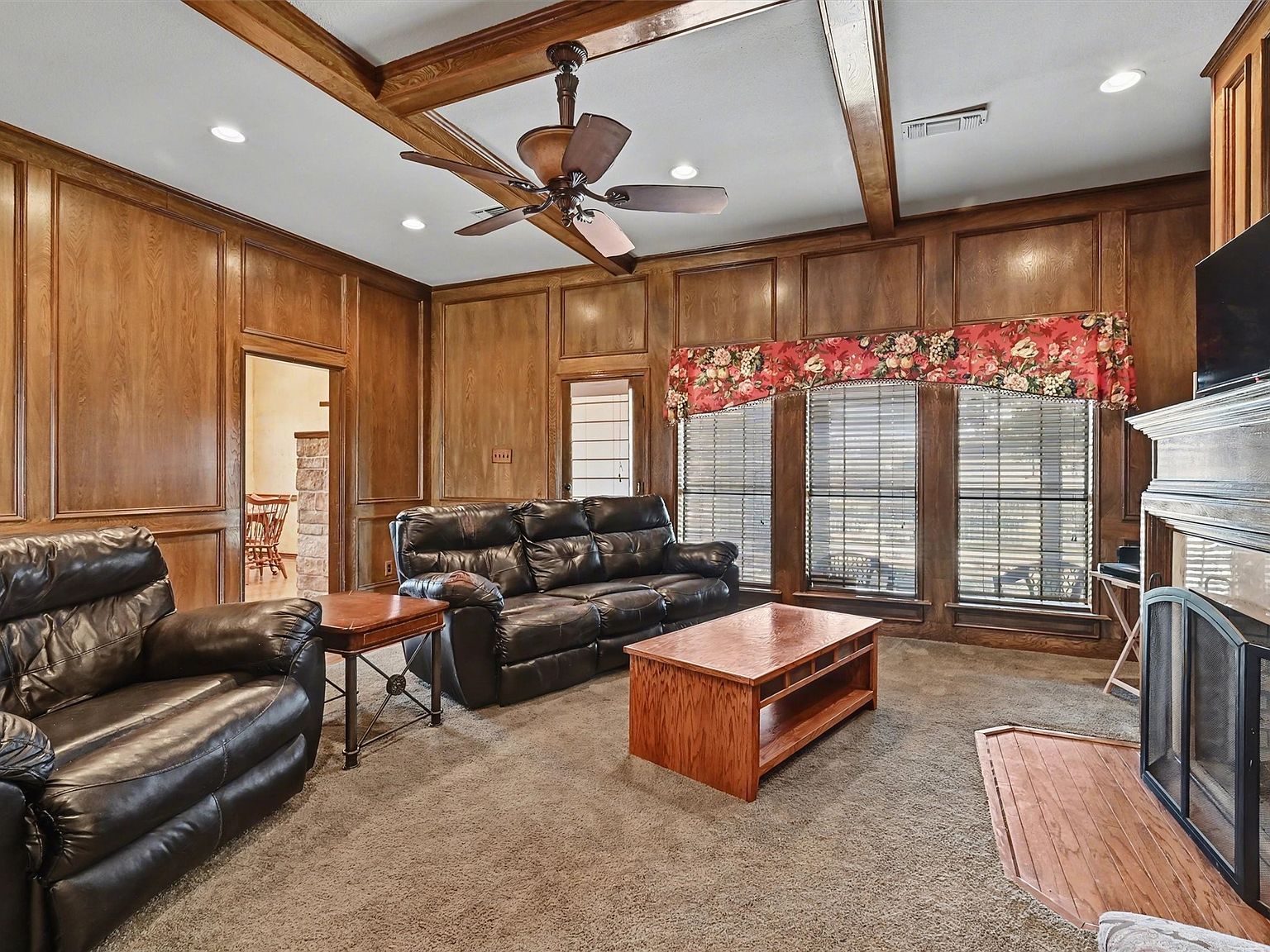 304 Trollinger St Whitesboro, TX 76273  | Single Family