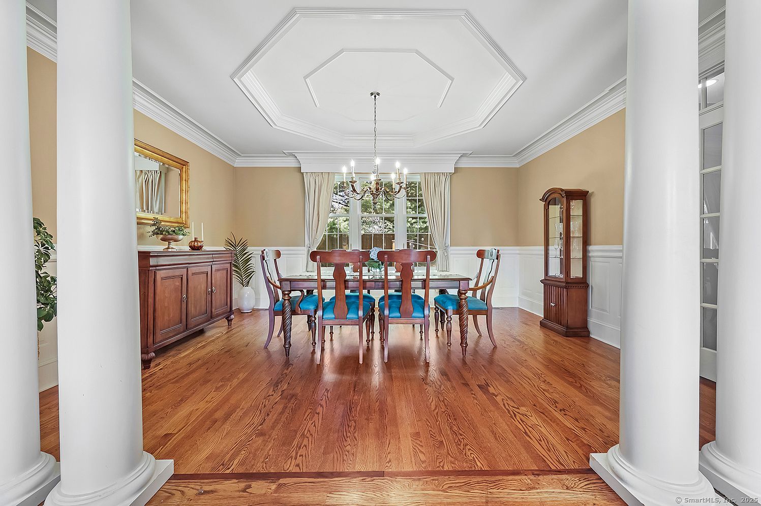 305 S Gate Ln Southport, CT 06890  | Single Family