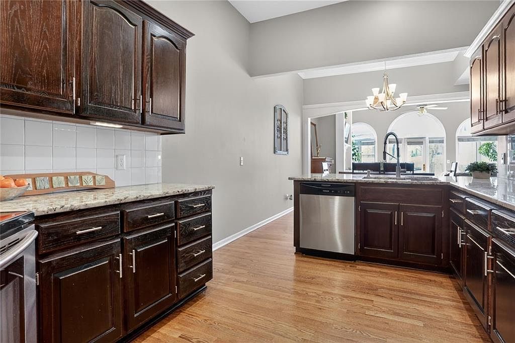 155 Pointe Dr Kansas City, MO 64116  | New build