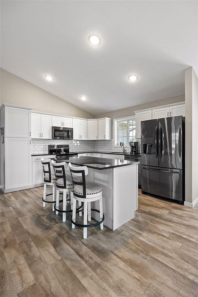 3325 Platinum Way Marion, IA 52302  | Condominium