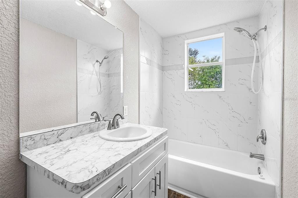 1002 NE 1st St Mulberry, FL 33860  | Single Family