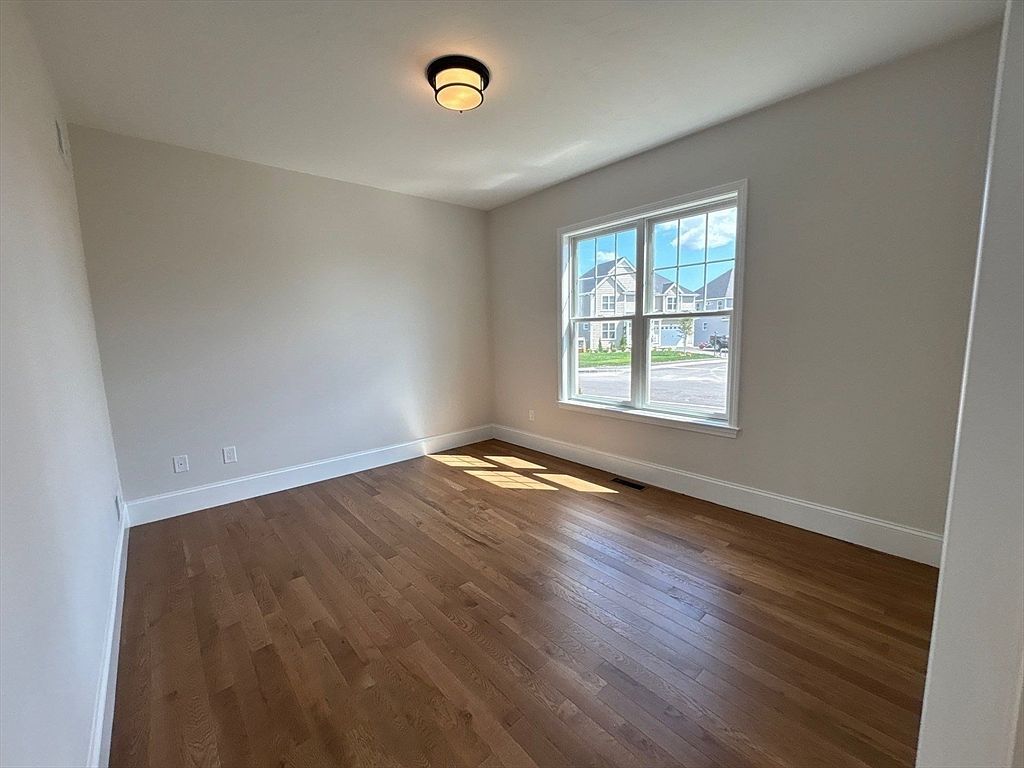 81 Pratt Ave Bridgewater, MA 02324  | Single Family