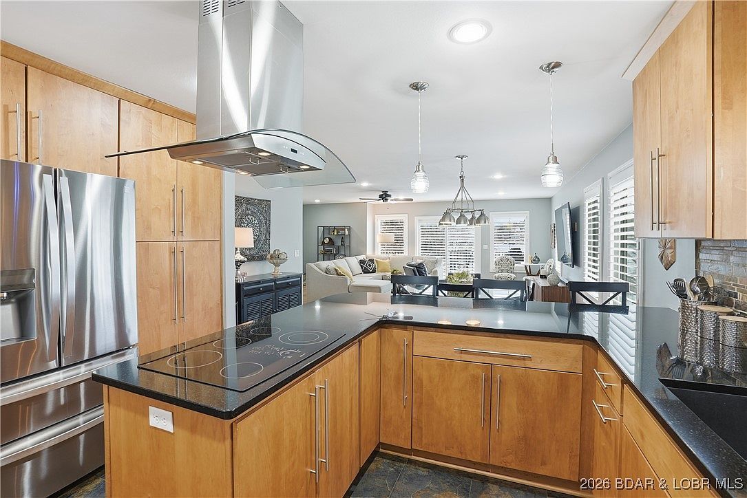 637 Castle Garden Rd Sunrise Beach, MO 65079  | Single Family