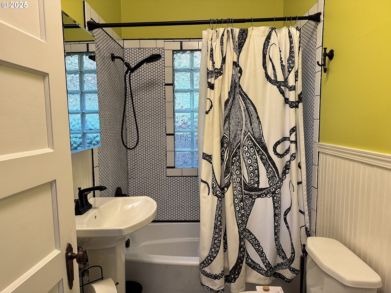 435 W Marine Dr Astoria, OR 97103  | Single Family