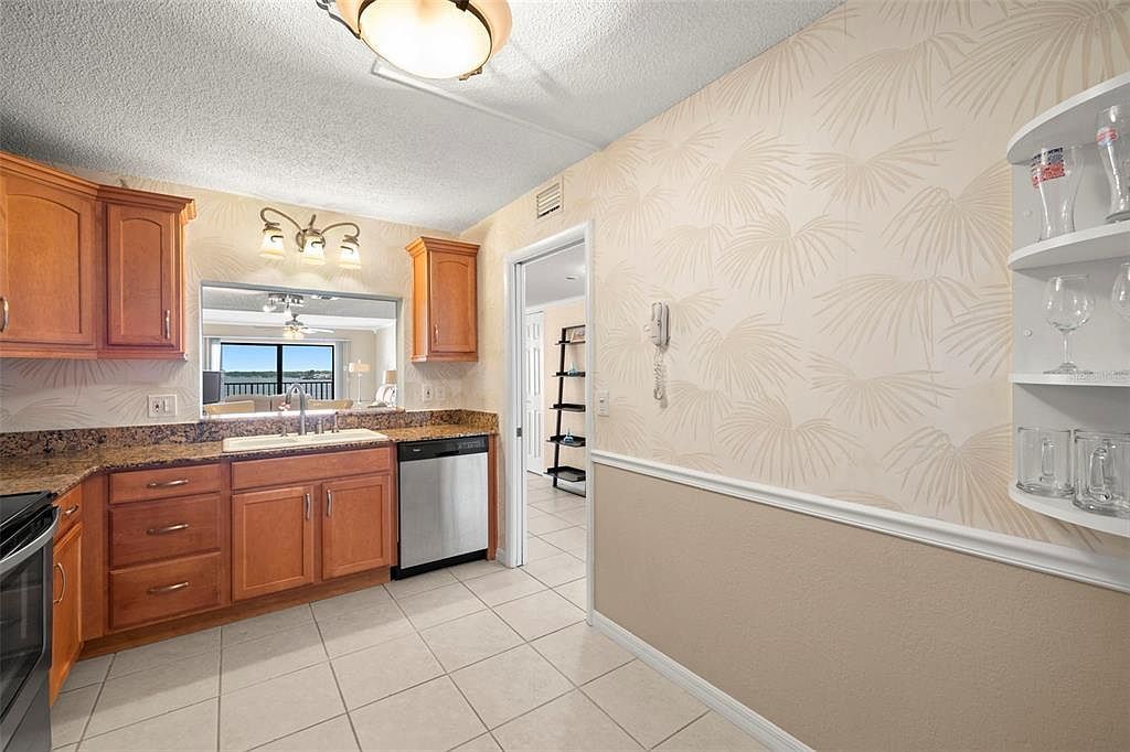 7300 Sun Island Dr S APT 605 South Pasadena, FL 33707 | Condominium