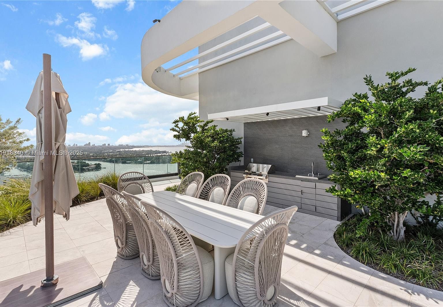 580 72nd #711 Miami Beach, FL 33141  | Condominium