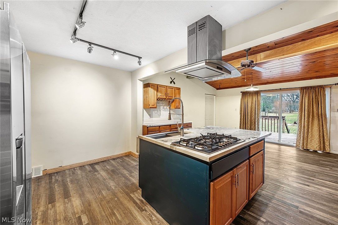 3290 Sweitzer St NW Uniontown, OH 44685  | Single Family