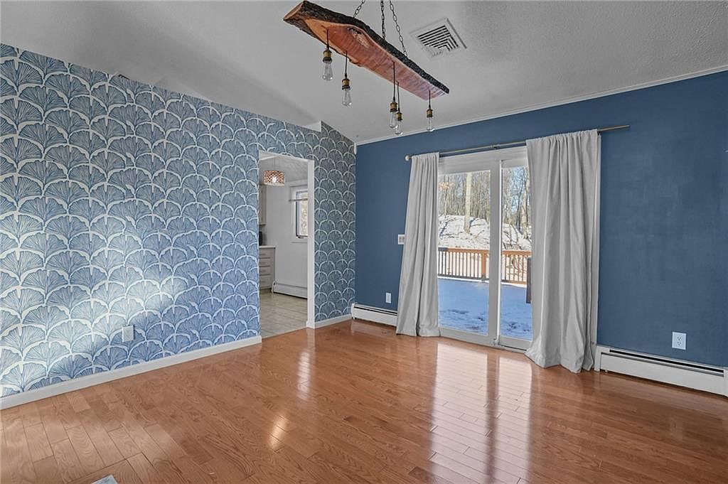 25 Ivy Hollow Ct Cranston, RI 02921  | Single Family