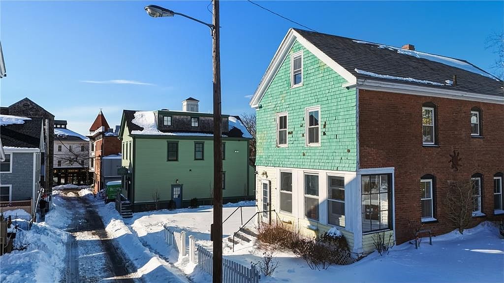 20 Fair St Newport, RI 02840  | Single Family