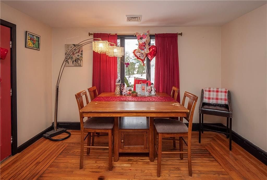 22 Maple Dr Portsmouth, RI 02871 | Single Family