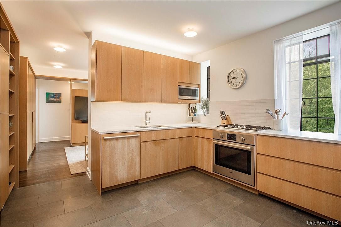 100 Ardsley Ave W #2L Irvington, NY 10533 | Condominium