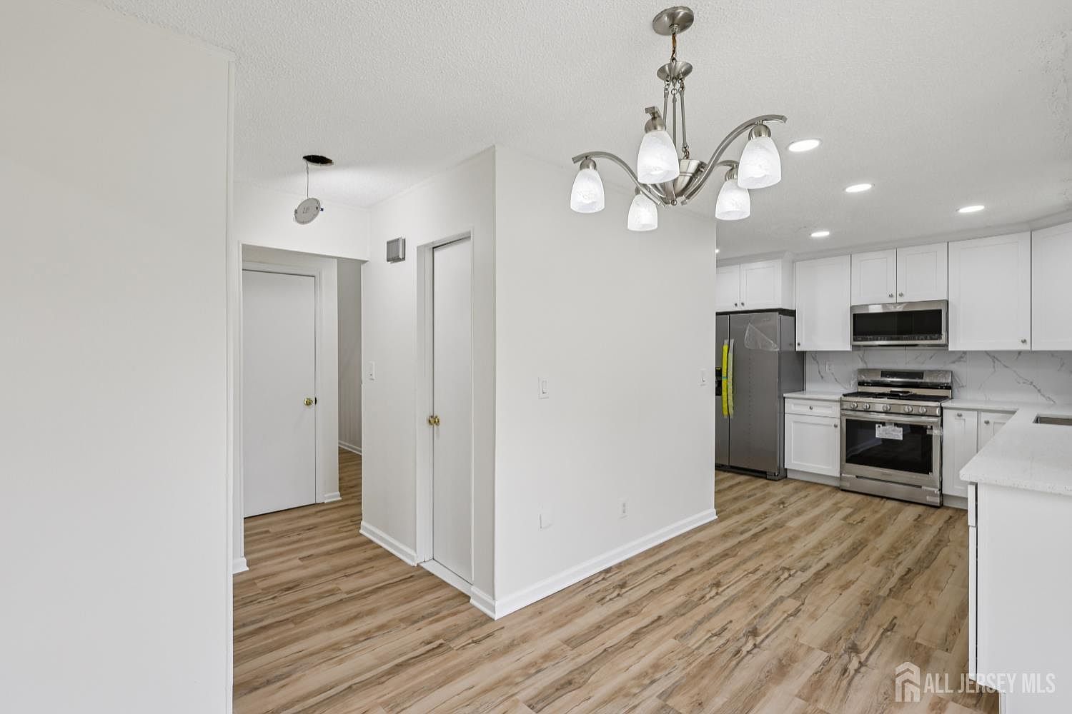 21 Wellington Ct Sayreville, NJ 08872 | Condominium