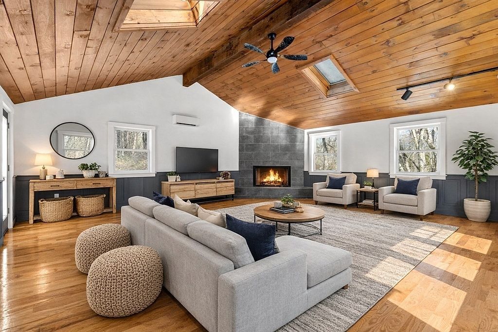 925 Washington St Franklin, MA 02038 | Single Family