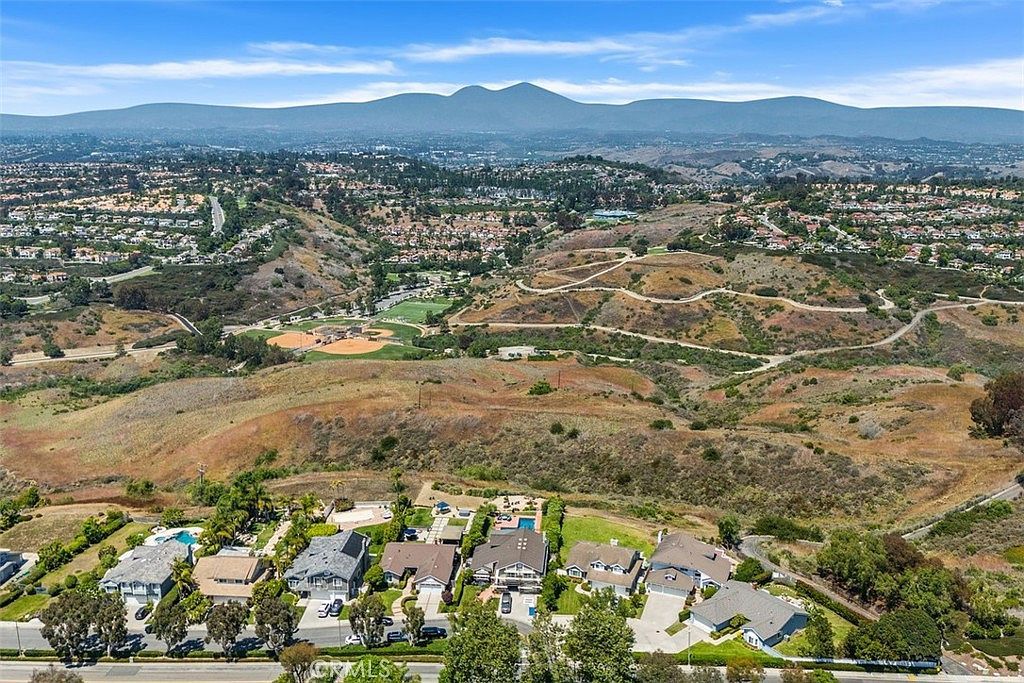 31 Russell Ln Laguna Niguel, CA 92677  | Single Family