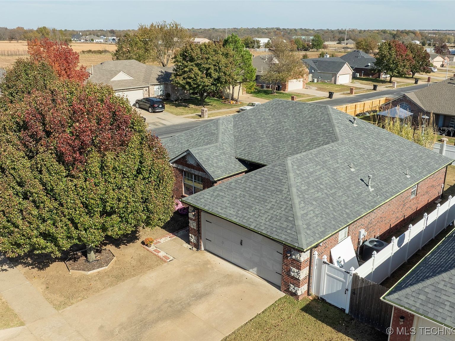 1102 S Catalina Dr Oologah, OK 74053  | Single Family