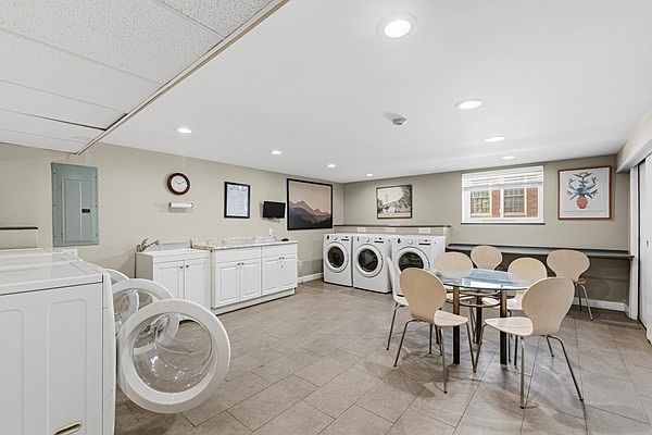 15 Francis St APT 16 Brookline, MA 02446 | Condominium