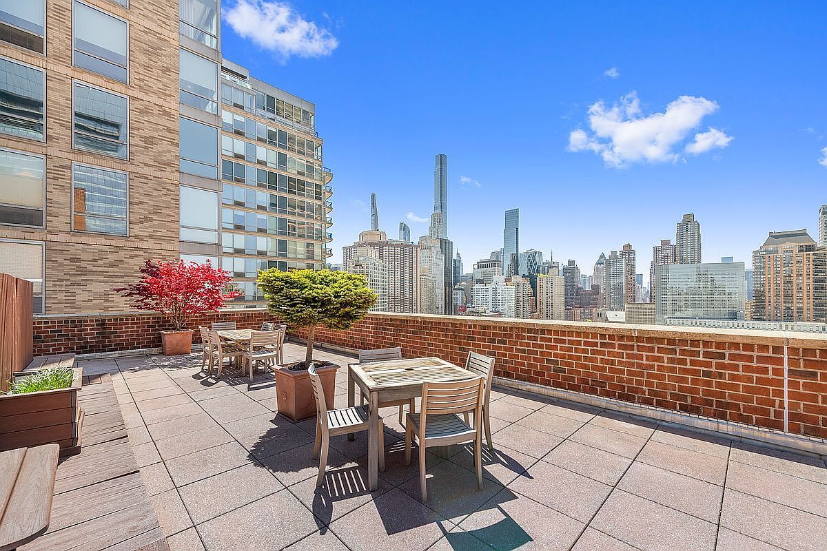 130 W 67th St APT 6A New York, NY 10023  | Condominium
