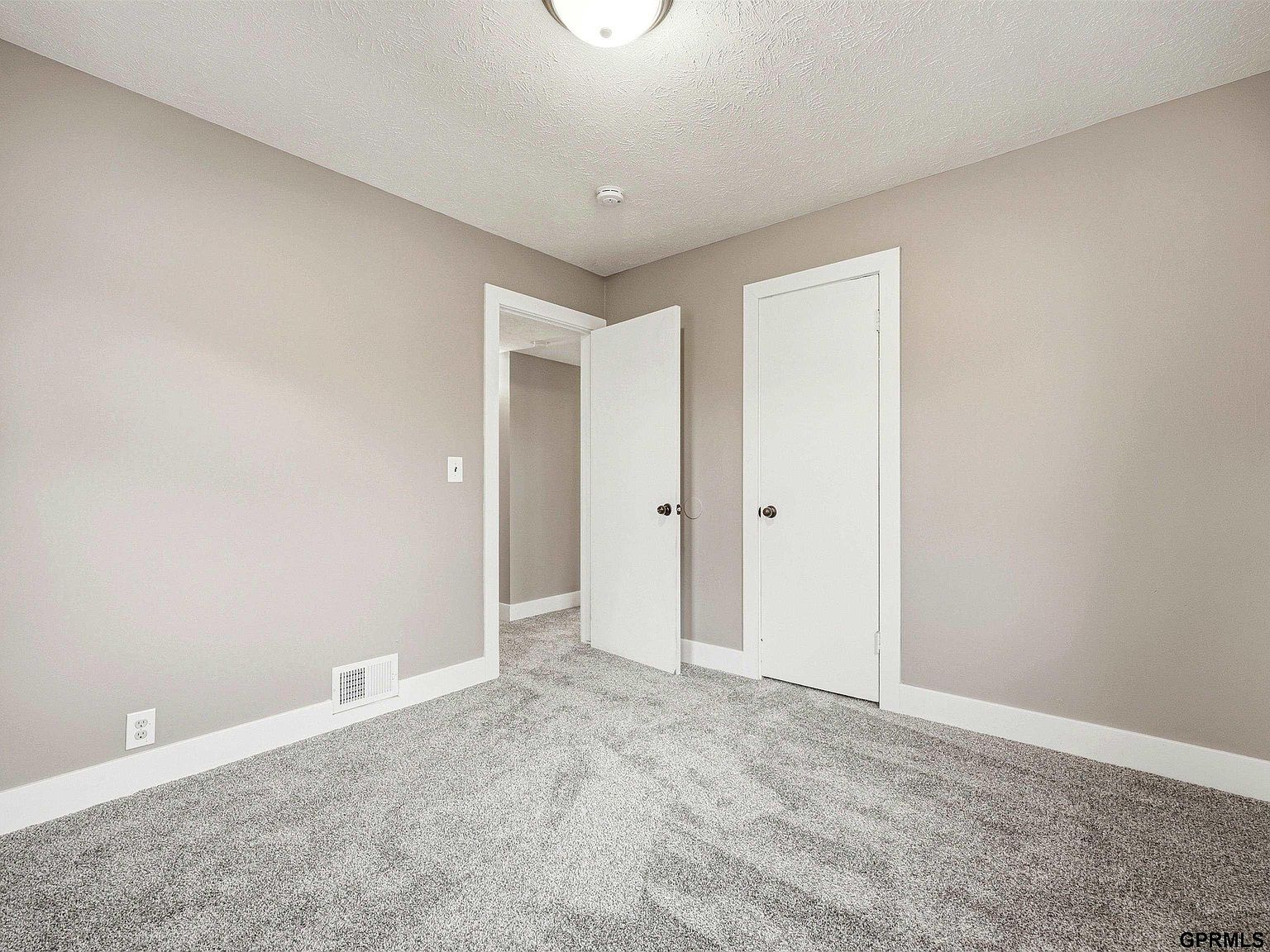 4528 S 61st St Omaha, NE 68117  | Single Family