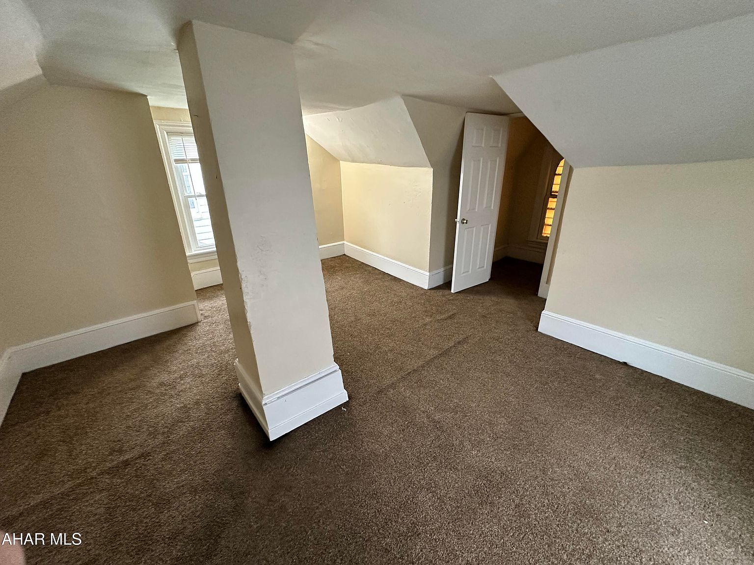 305 2nd Ave Altoona, PA 16602  | Single Family