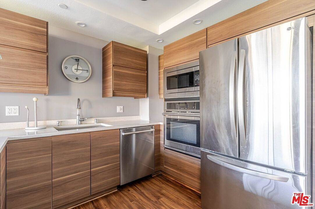 880 W 1st St APT 712 Los Angeles, CA 90012  | Condominium