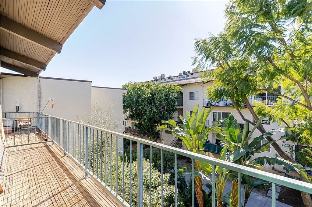 5460 White Oak Ave Unit C325 Los Angeles, CA 91316  | Condominium
