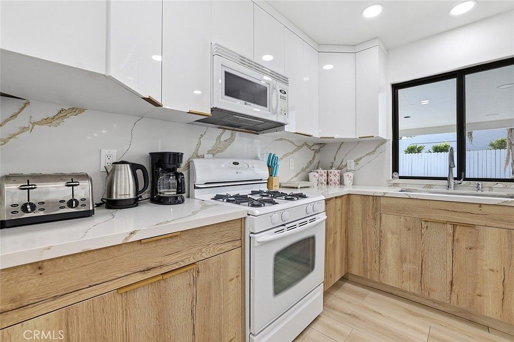 2901 E Via Escuela Palm Springs, CA 92262  | Single Family