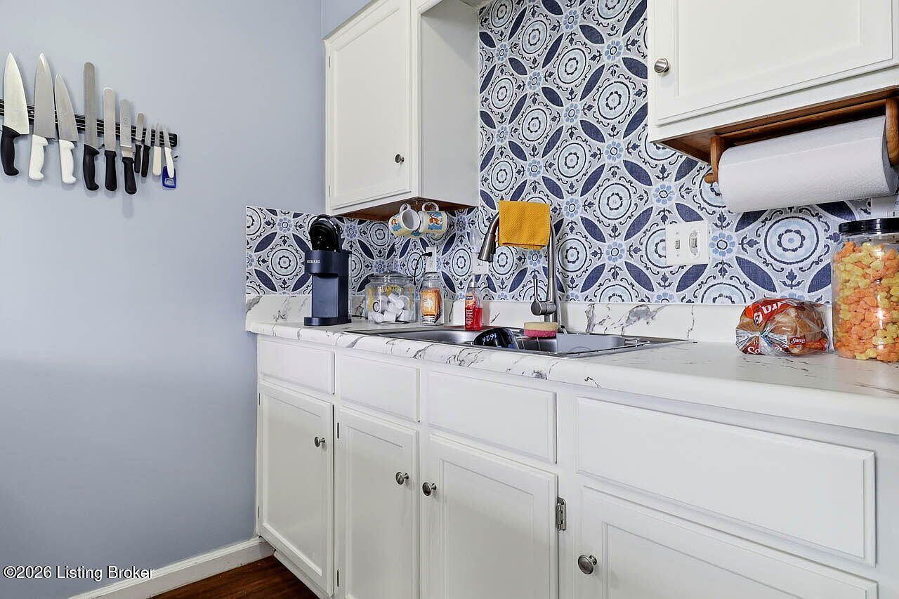 12437 Kingsley Dr Louisville, KY 40229 | Single Family