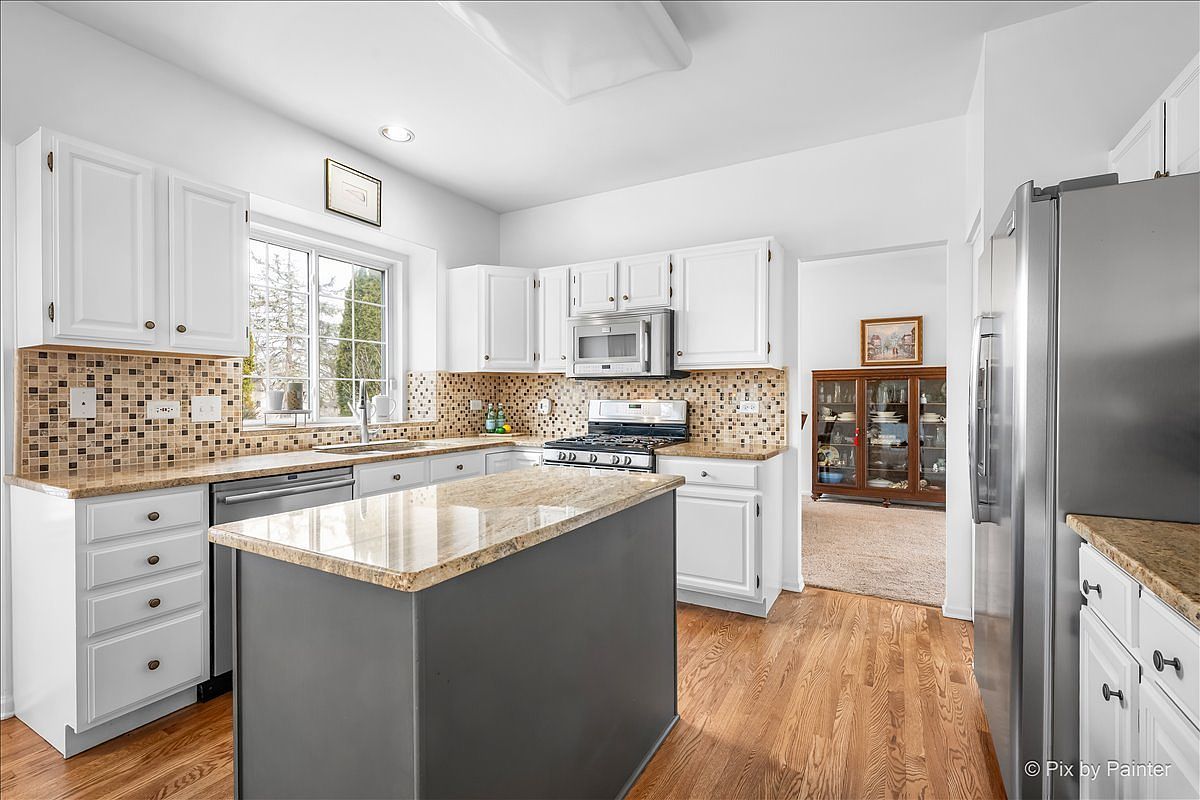 18500 W Aspen Ct Grayslake, IL 60030 | Single Family