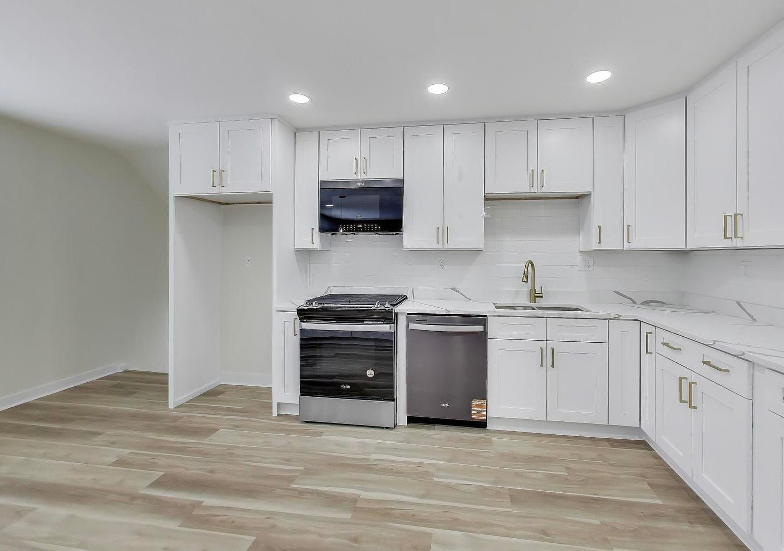 123 Kainer Ave Barrington, IL 60010 | Single Family