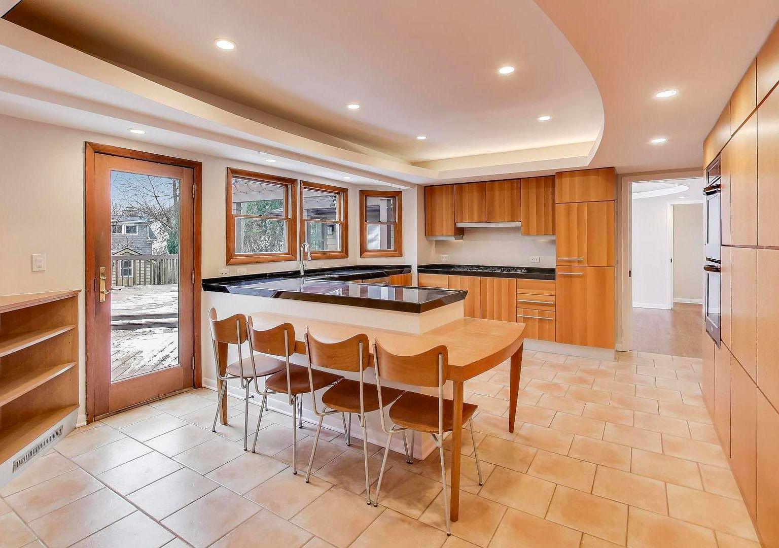 28 Muirwood Dr Glen Ellyn, IL 60137  | Single Family