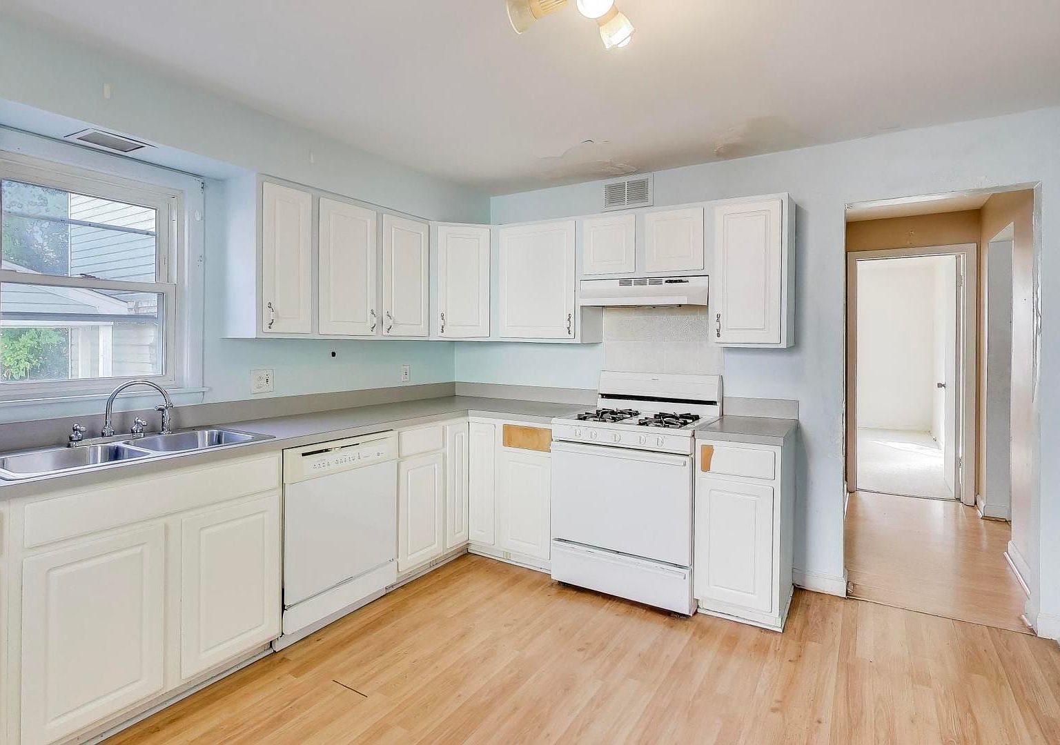 221 Heine Ave Elgin, IL 60123  | Single Family