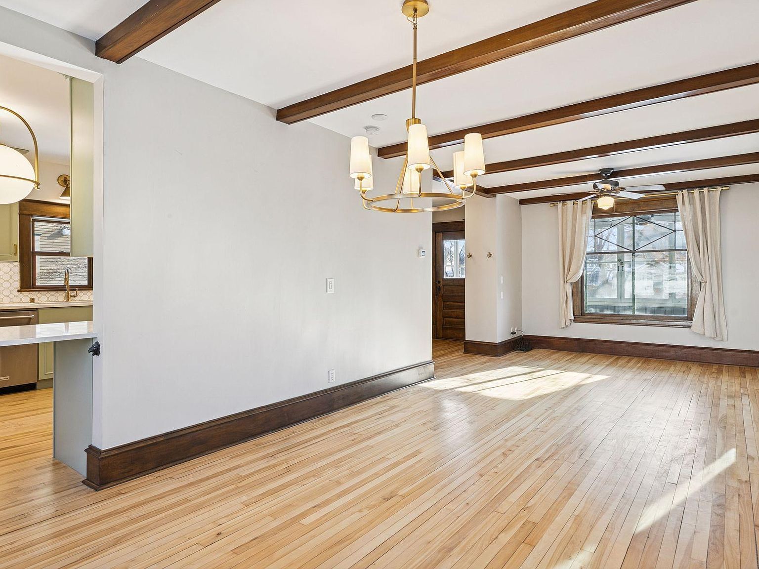 939 Linwood Ave Saint Paul, MN 55105  | Single Family