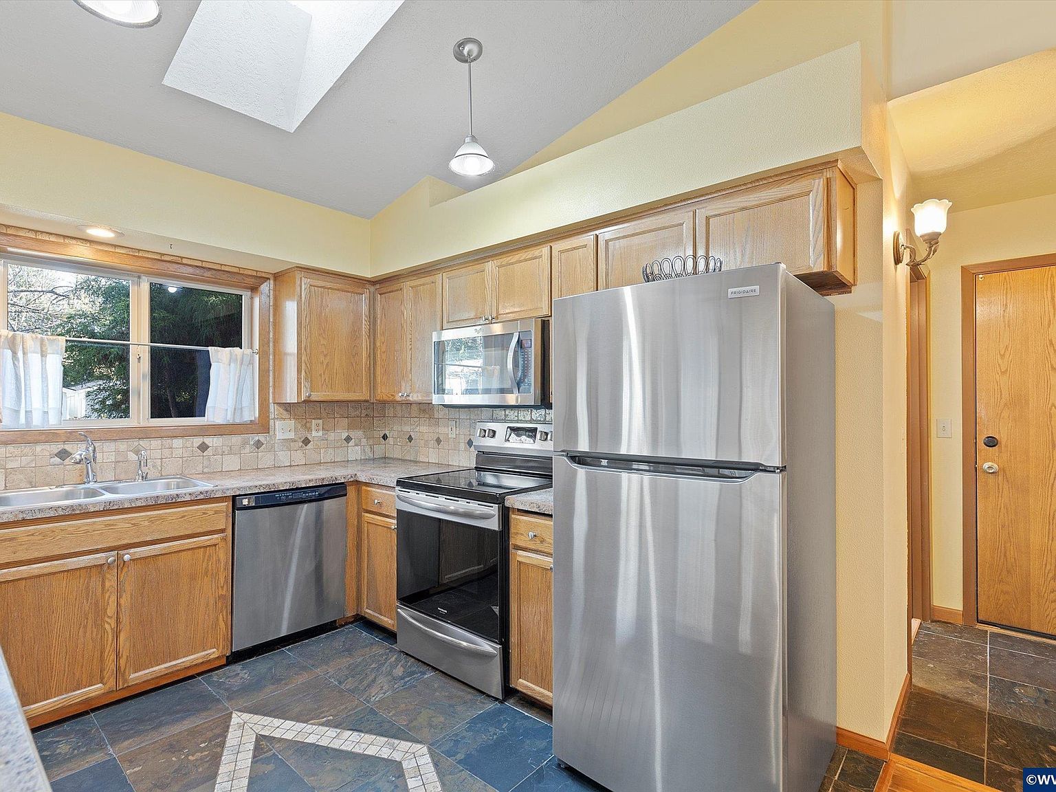 1420 SW Fairway Dr Waldport, OR 97394 | Single Family