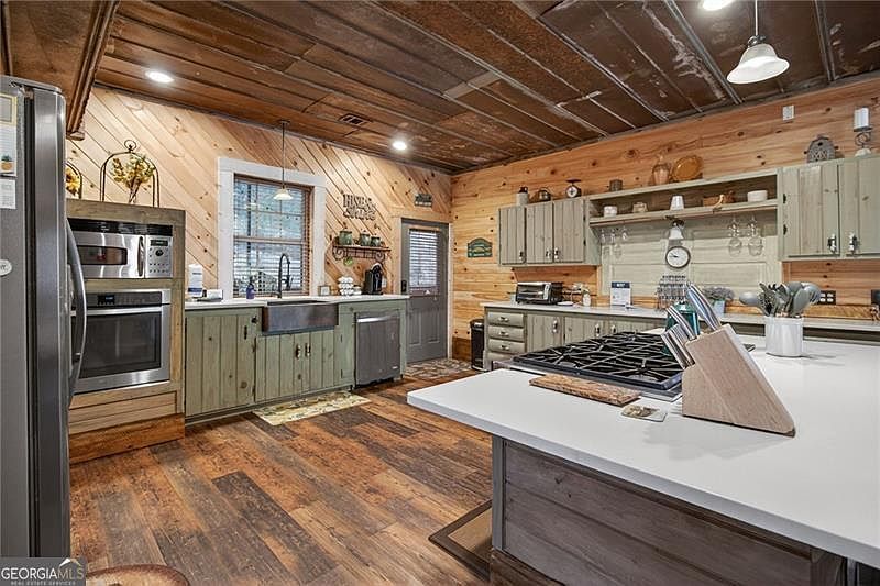 110 Old Indian Trl Blue Ridge, GA 30513  | Single Family