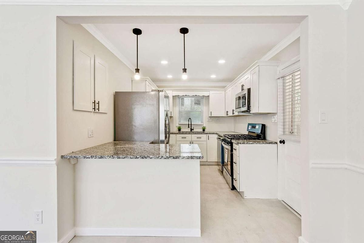 186 W Lake Dr NW Atlanta, GA 30314 | Single Family