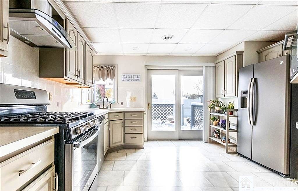 1030 E River Rd Grand Island, NY 14072 | Single Family