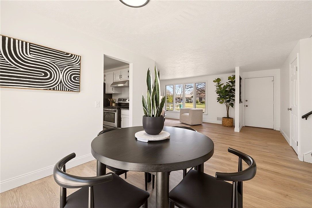 19 Chimney Hill Rd Rochester, NY 14612  | Single Family