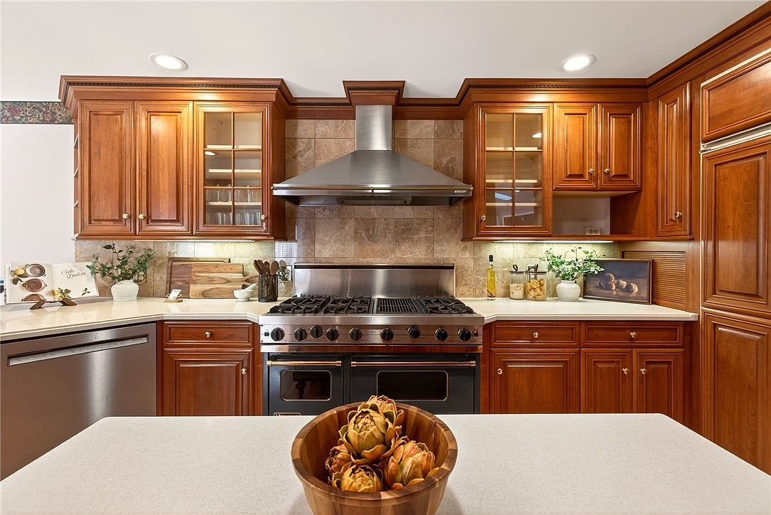 32 Stone Island Ln Penfield, NY 14526  | Single Family