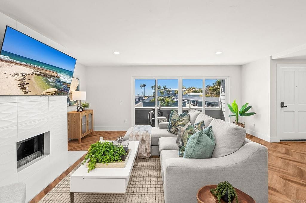 90 Montego Ct Coronado, CA 92118 | Condominium
